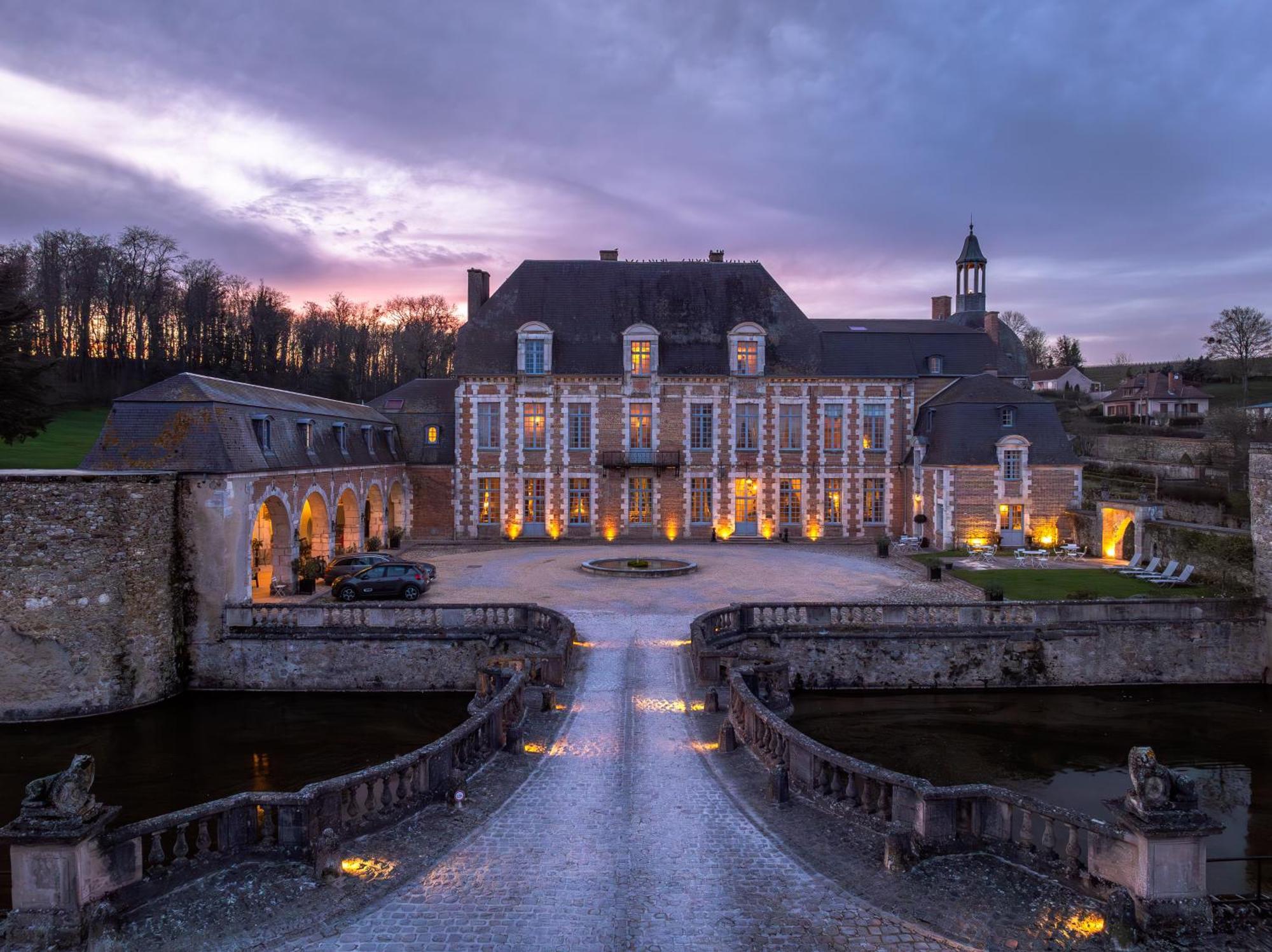 Le Chateau D'Etoges Luaran gambar